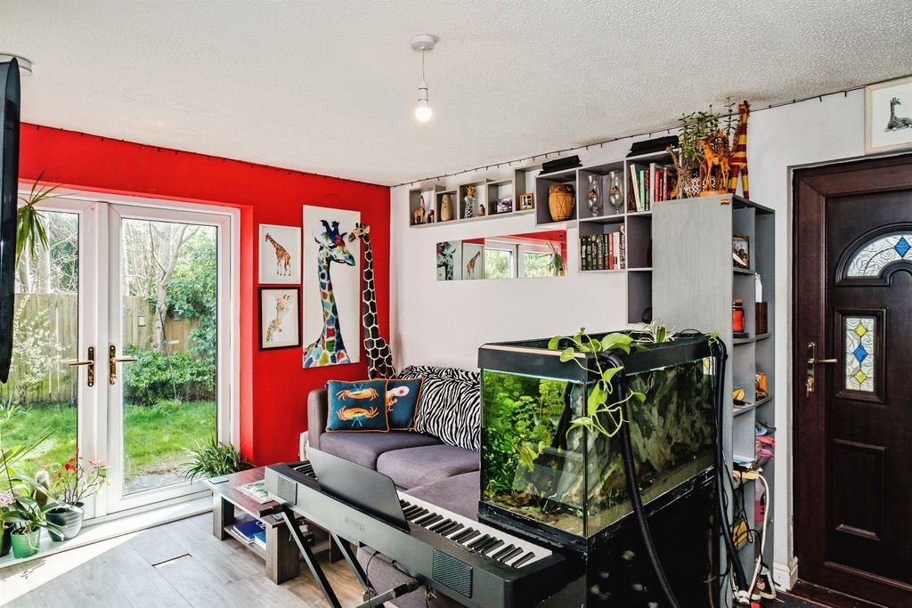 Property photo 2 of 11