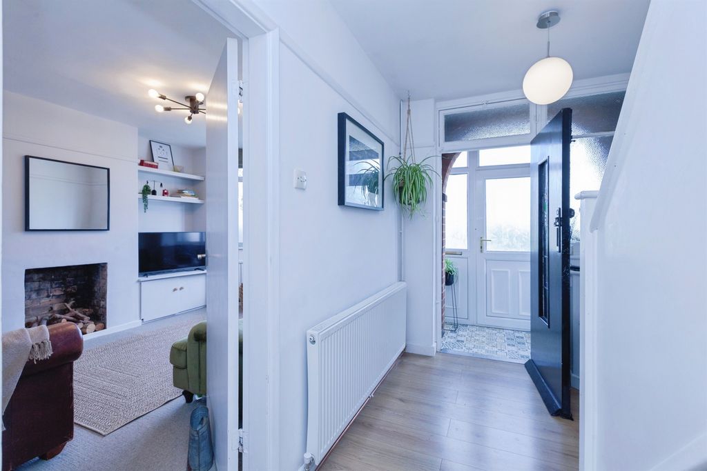 Property photo 3 of 20