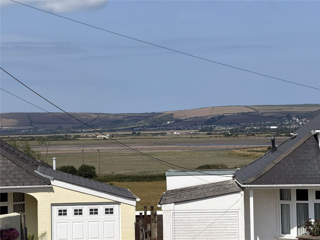 Property photo 2 of 16 Picture No. 13