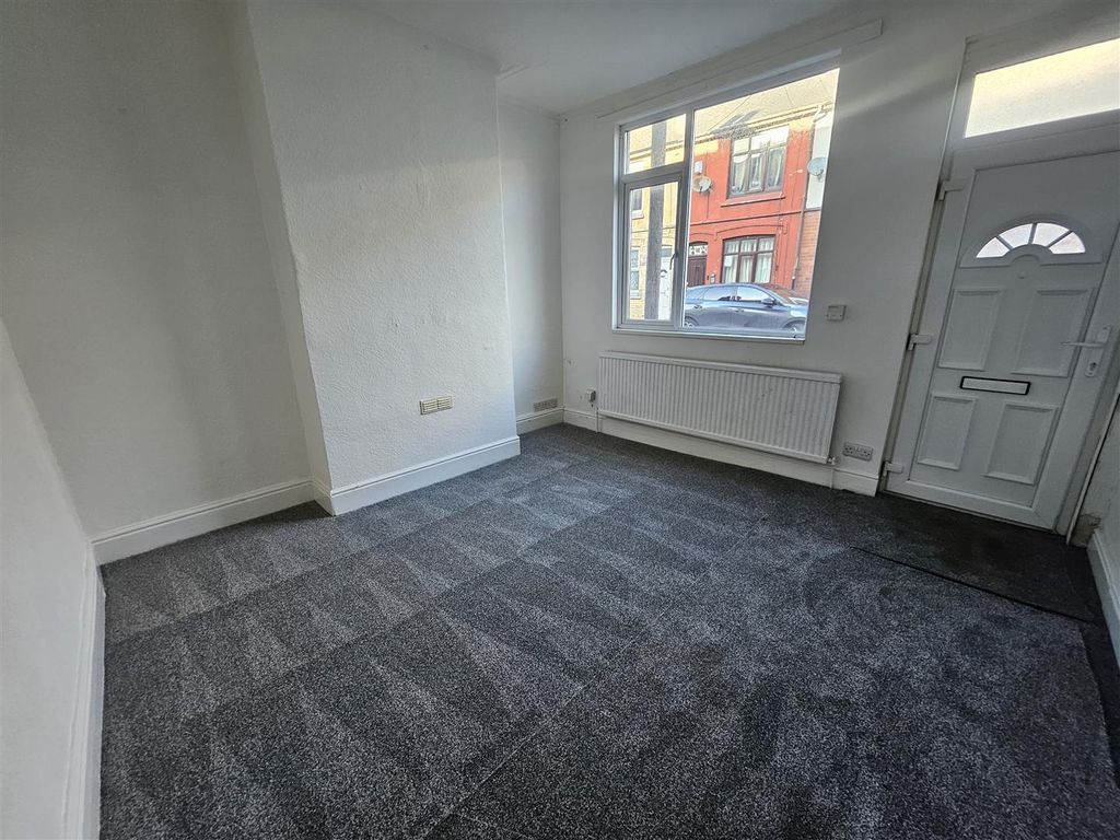 Property photo 3 of 7 Lounge