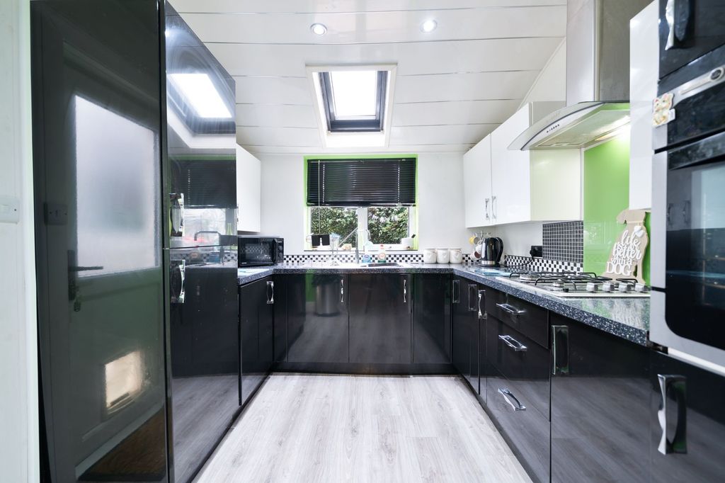 Property photo 3 of 22