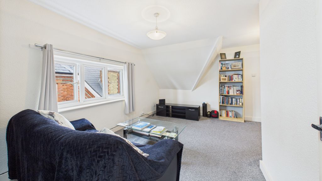 Property photo 3 of 10 Uxbridge-4