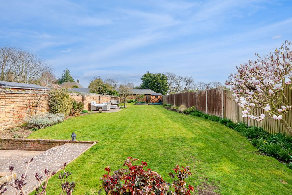 Property photo 2 of 32