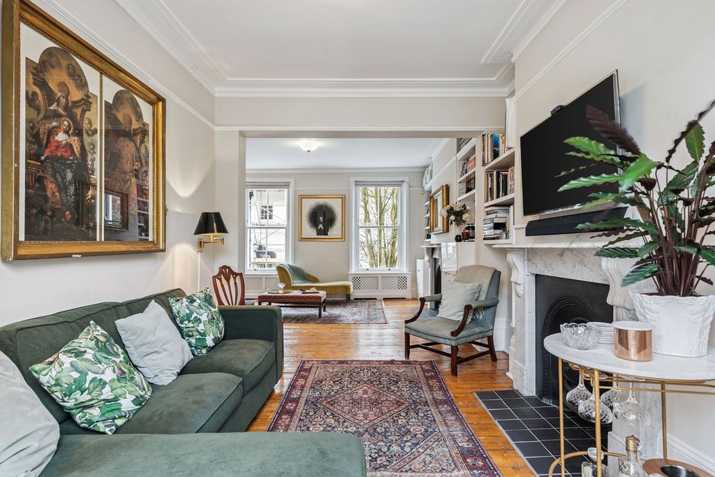 Property photo 2 of 25