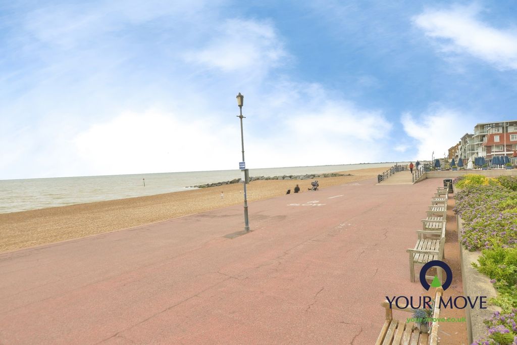 Property photo 3 of 20 Seafront