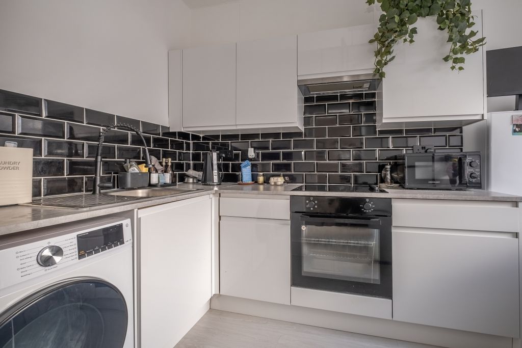 Property photo 2 of 8 2