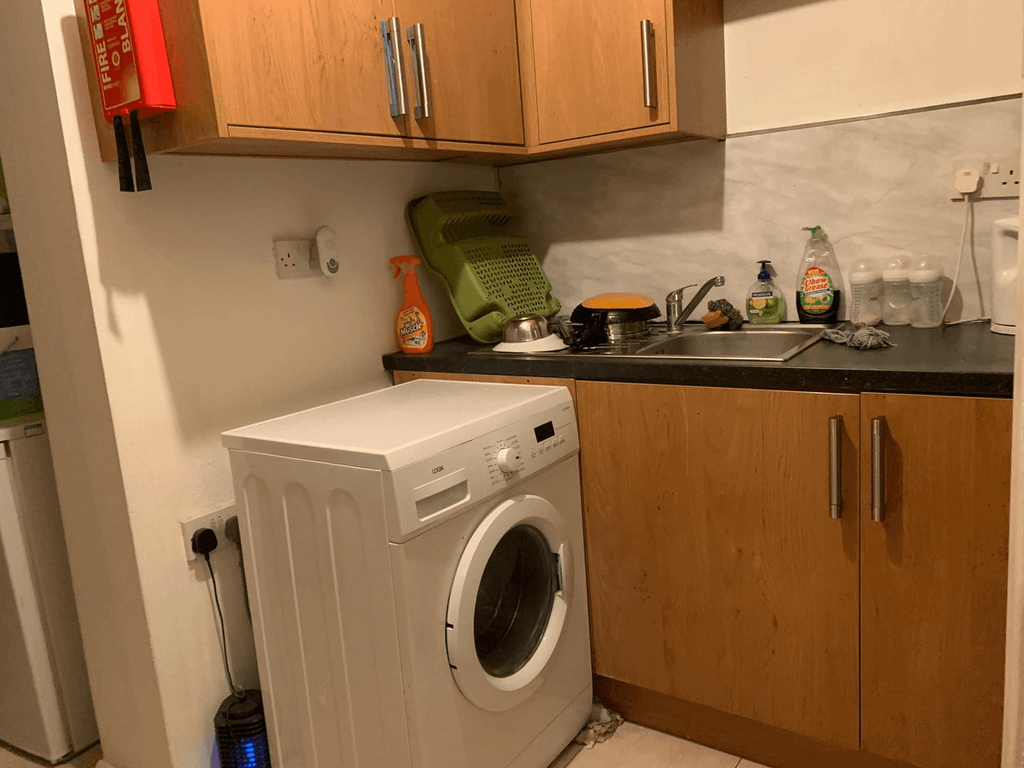 Property photo 1 of 5 Single Room To Let Located At High Road Ilford - £550 Pcm