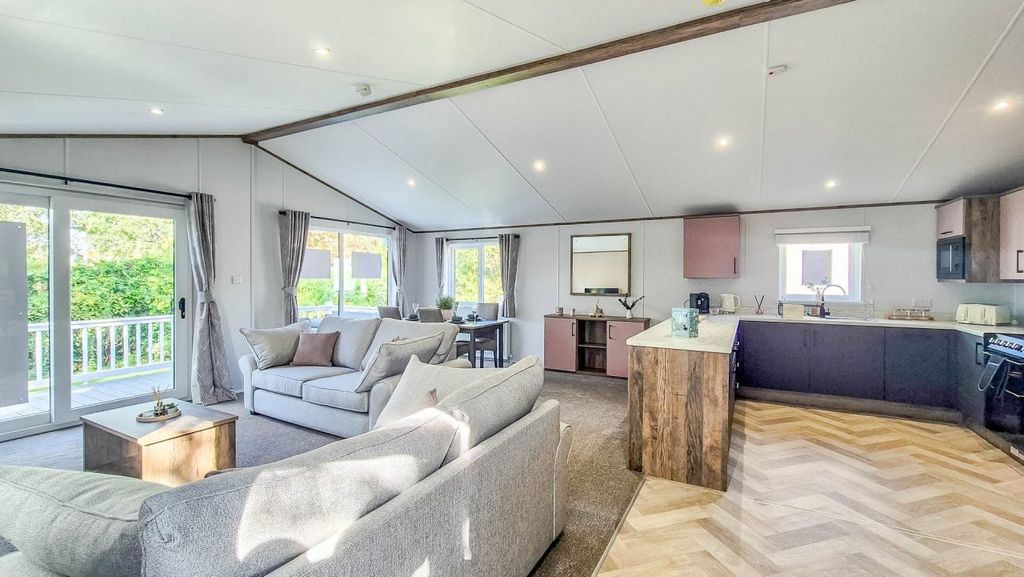 Property photo 3 of 23 Untitled 5