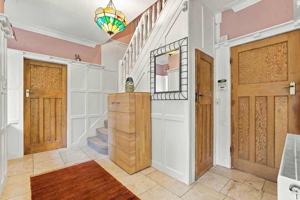 Property photo 2 of 31 Picture No. 14
