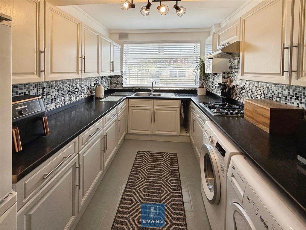 Property photo 3 of 16 Kitchen