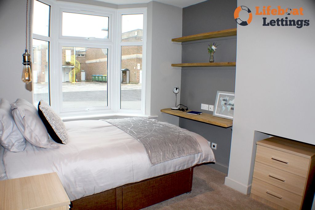 Property photo 1 of 9 Bedroom 1