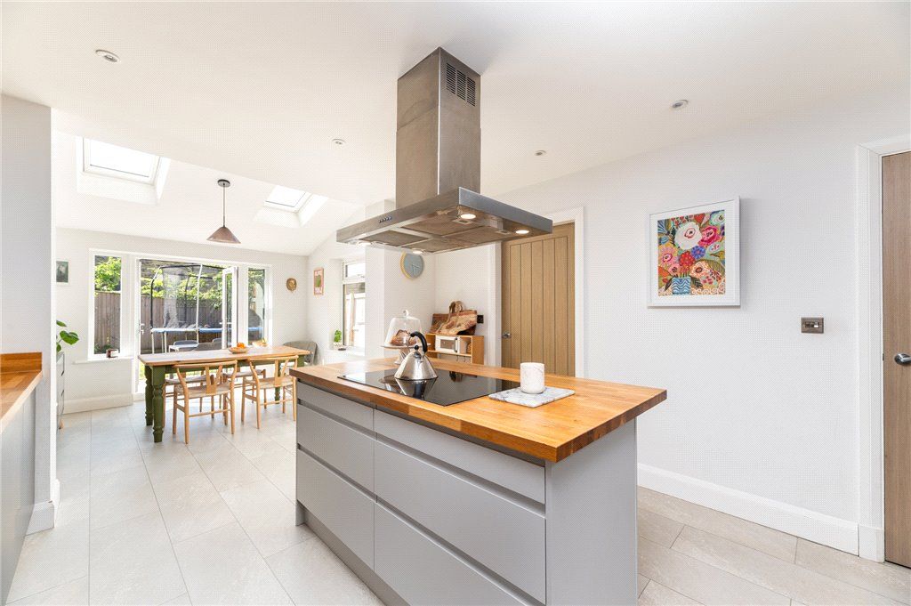 Property photo 2 of 32 Dallam Road
