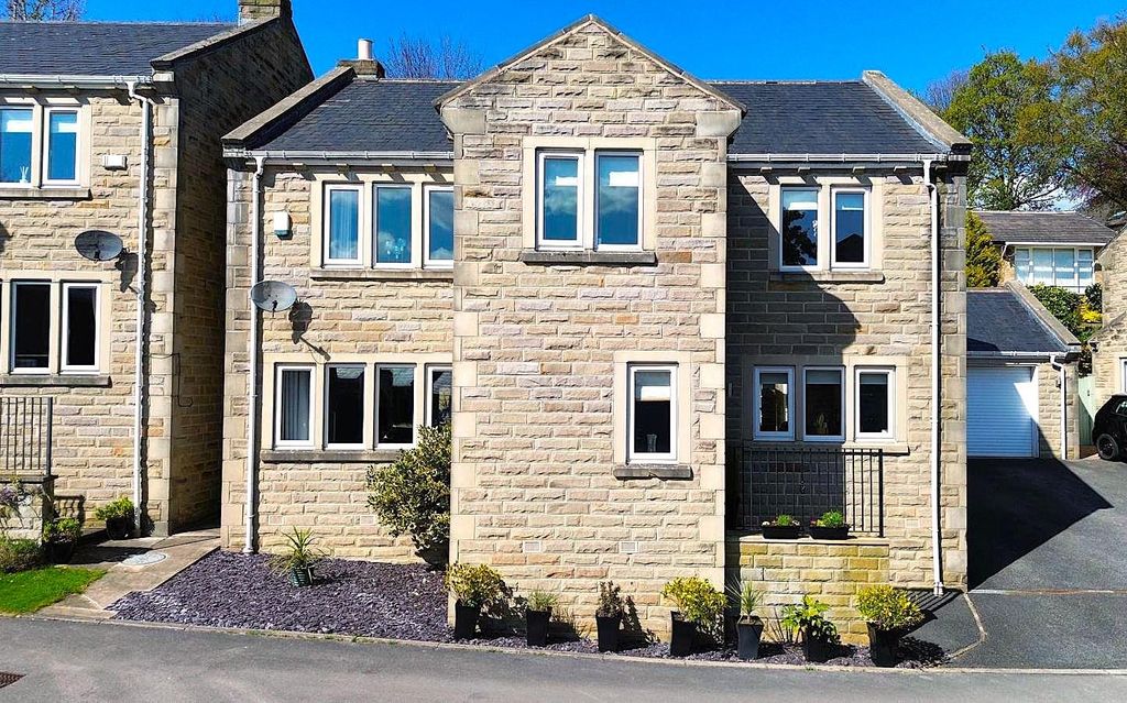Property photo 1 of 27 External