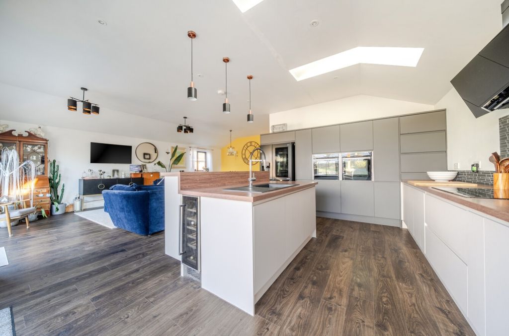 Property photo 3 of 40 1529350-5-1A1128Bd86675