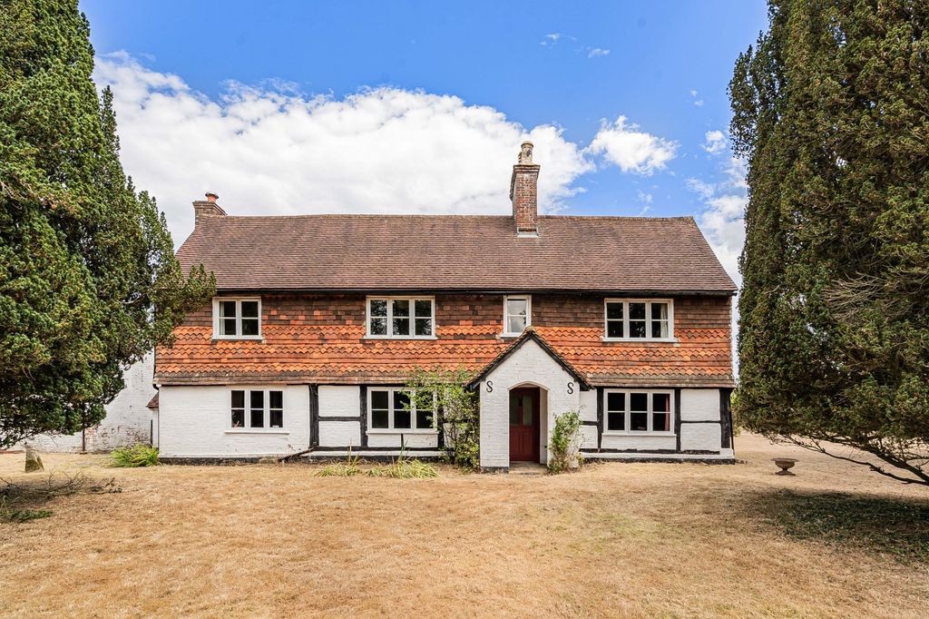 Property photo 1 of 18 Charlwood Place Farm