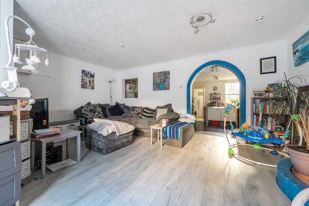 Property photo 2 of 8 Picture No. 12