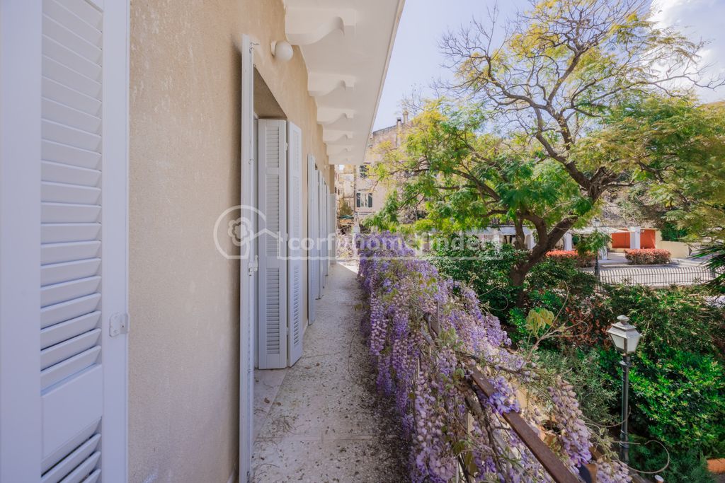 Property photo 2 of 18 Balcony To Guilford