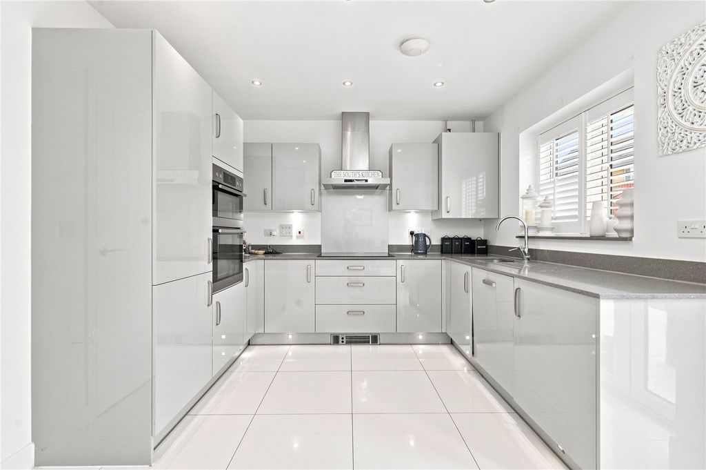 Property photo 2 of 25 Picture No. 08