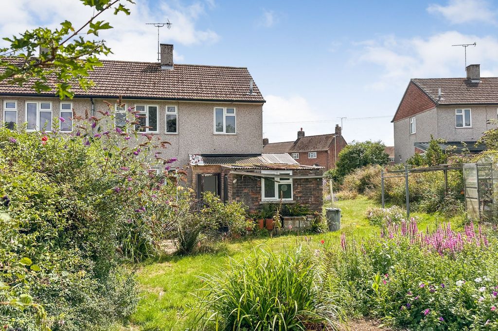 Property photo 2 of 17 103 Lipscombe Rise, Alton, Hampshire, Gu34 2Hj