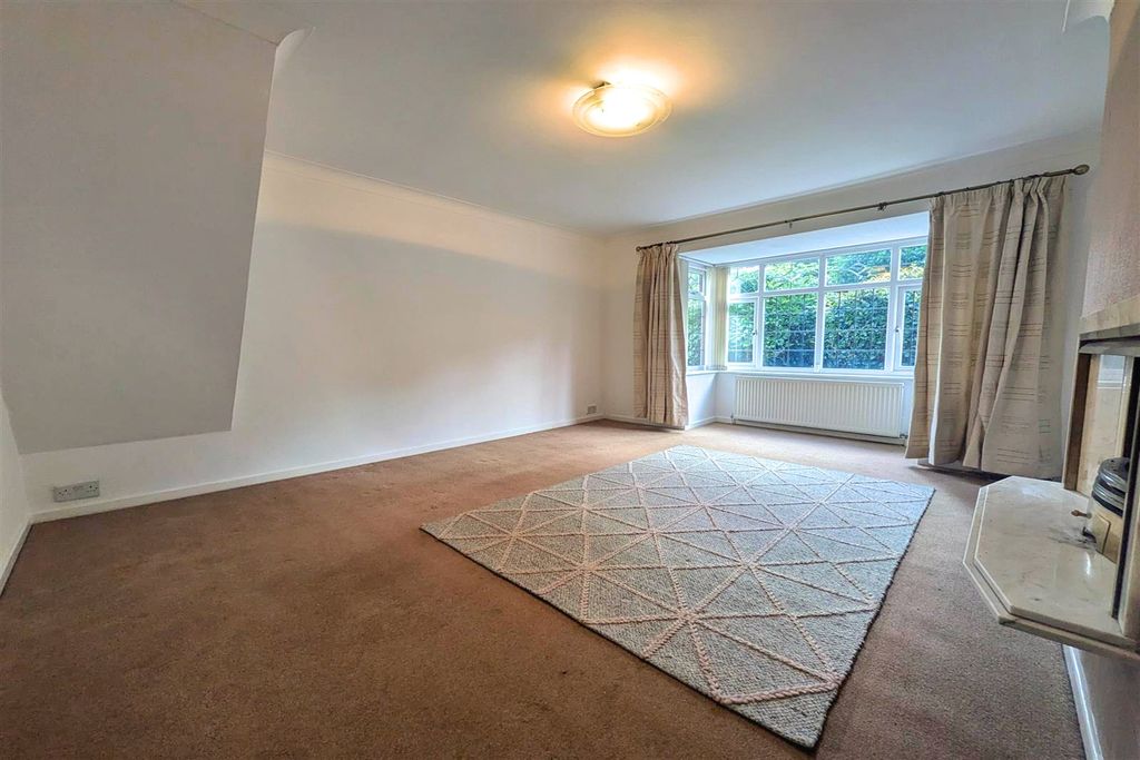 Property photo 2 of 9 Lounge