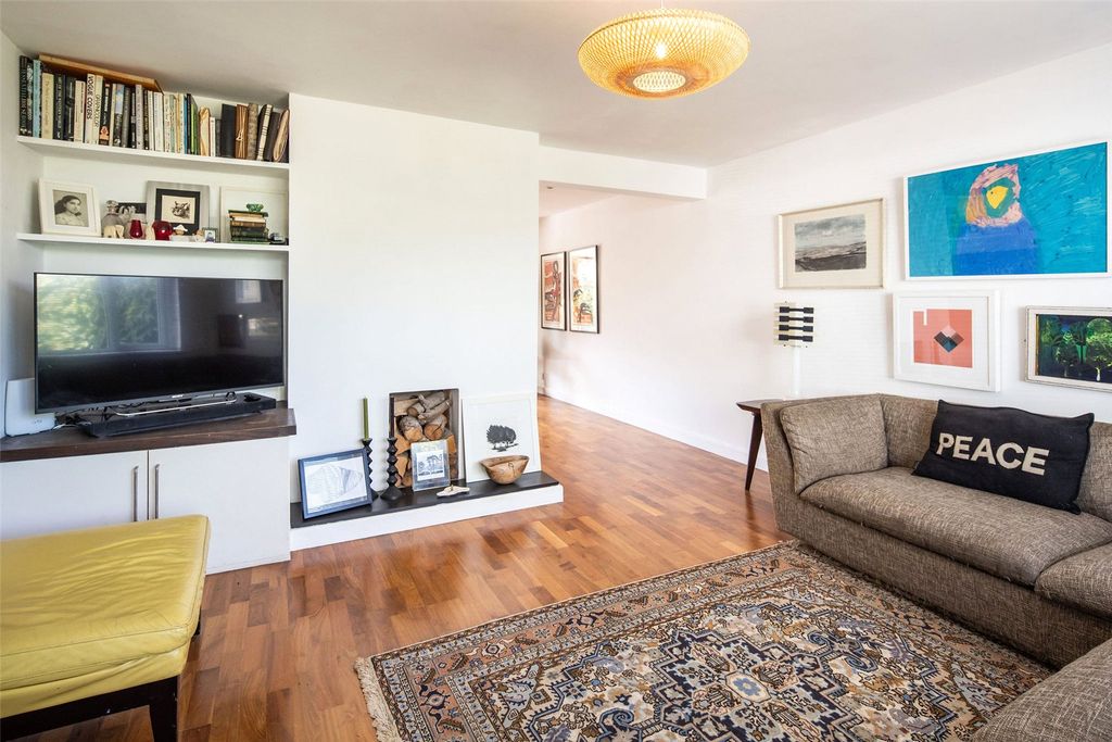 Property photo 3 of 16 Sitting Room
