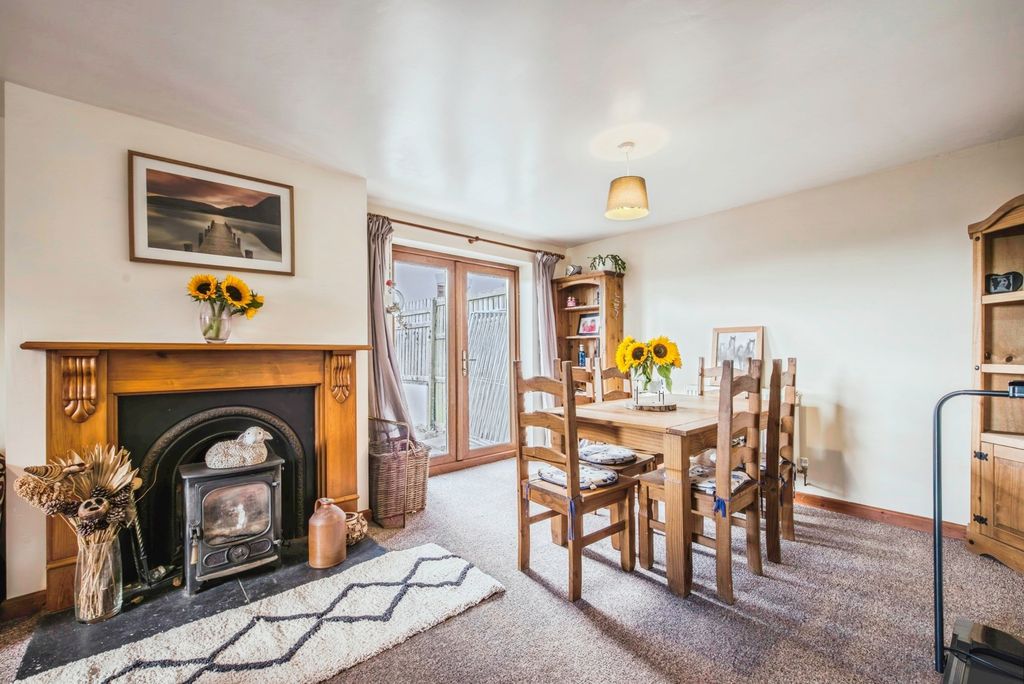 Property photo 3 of 16 Photo