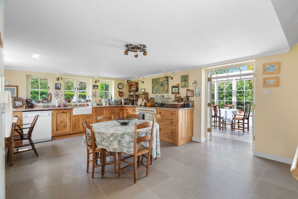 Property photo 2 of 28