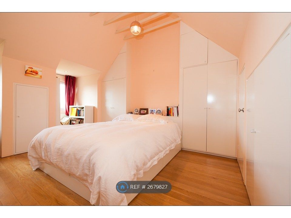 Property photo 3 of 19 Master Bedroom