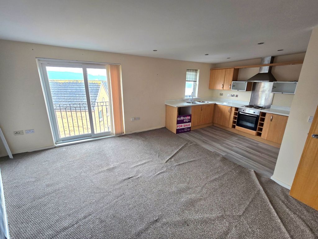 Property photo 2 of 12