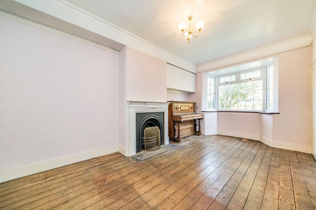 Property photo 2 of 8