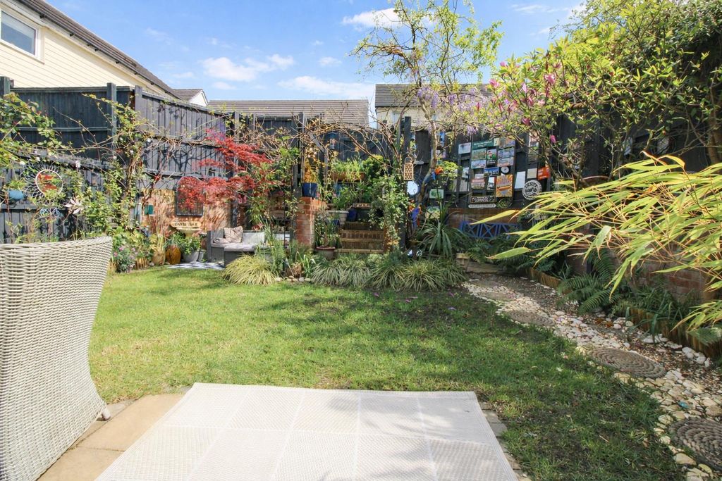 Property photo 3 of 17 Garden.Png