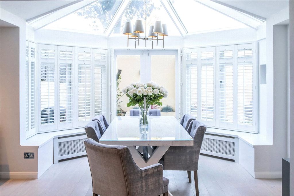 Property photo 3 of 10 Dining Area