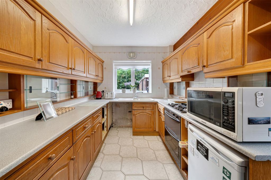 Property photo 3 of 24 14 Montgomery Close-28.Jpg