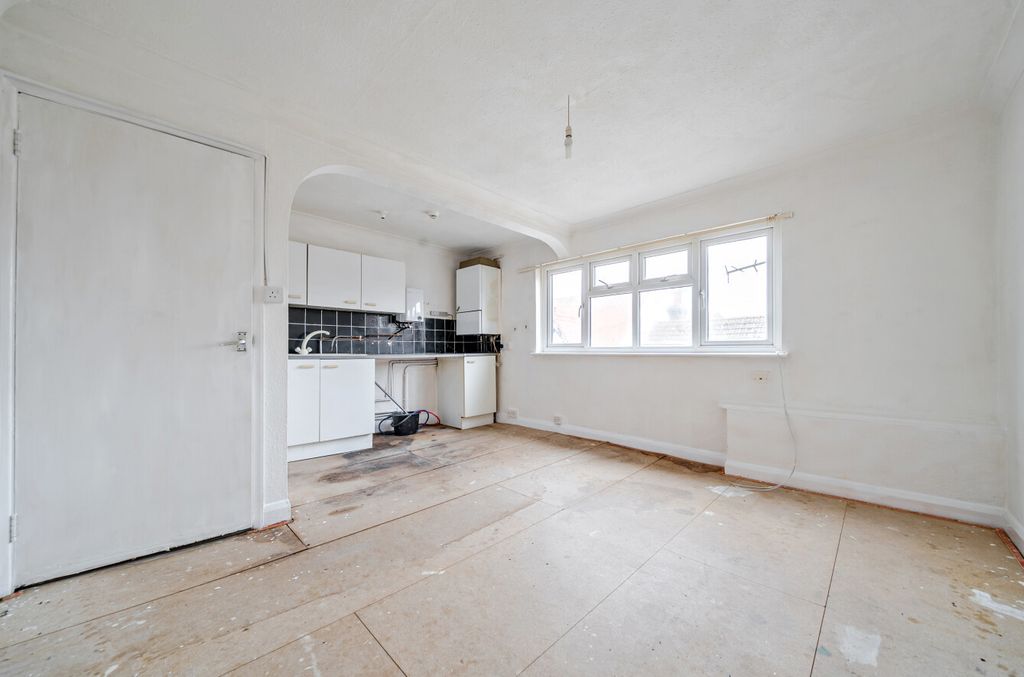 Property photo 2 of 8 1456021-1-69Fa10B...