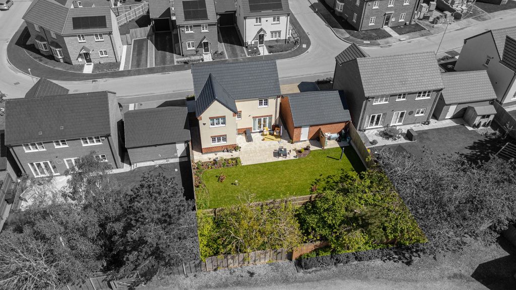 Property photo 3 of 33