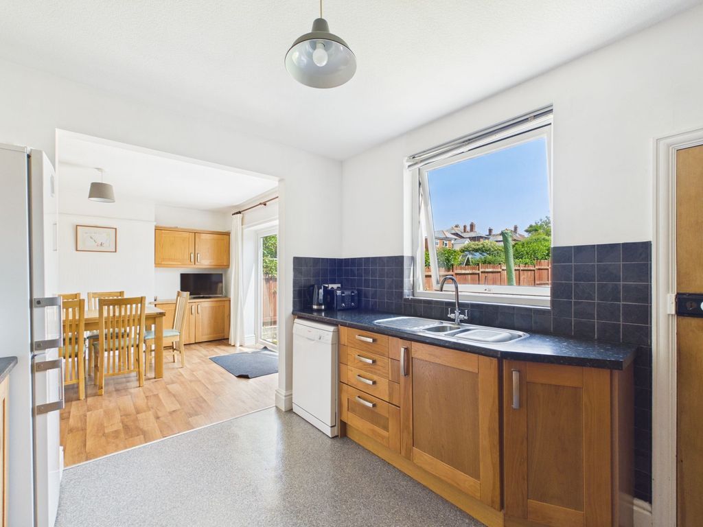 Property photo 3 of 16 Kitchen
