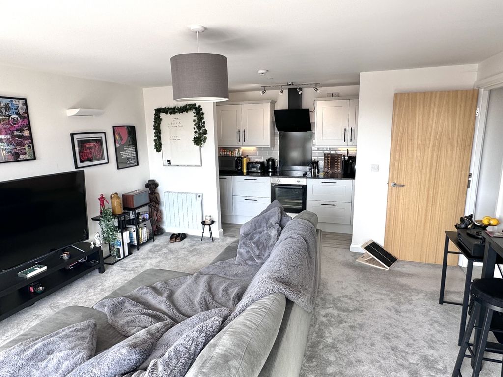 Property photo 1 of 13 Img_4966