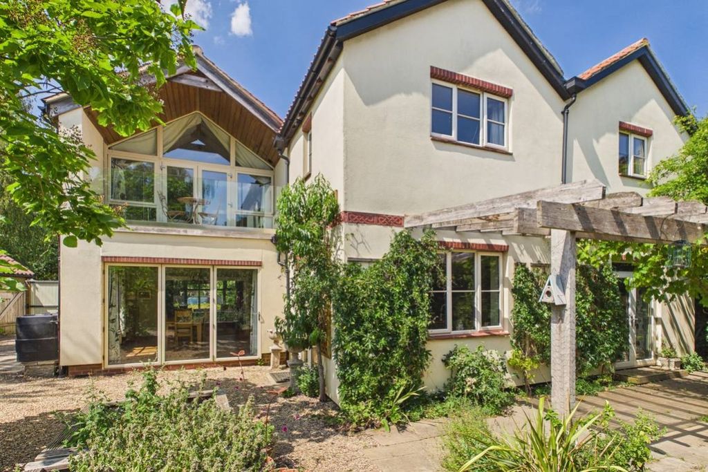 Property photo 2 of 37 This Stunning Garden Offer So Much Space