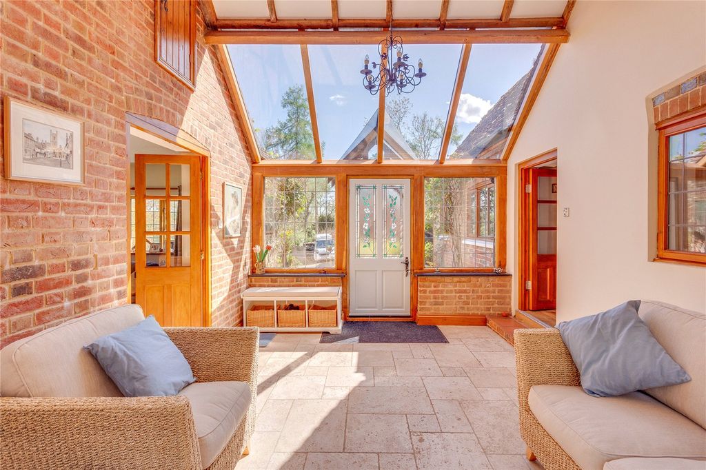 Property photo 3 of 36 Entrance Hall
