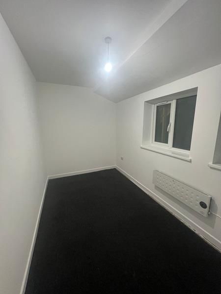 Property photo 1 of 8 Living Room R.Jpg