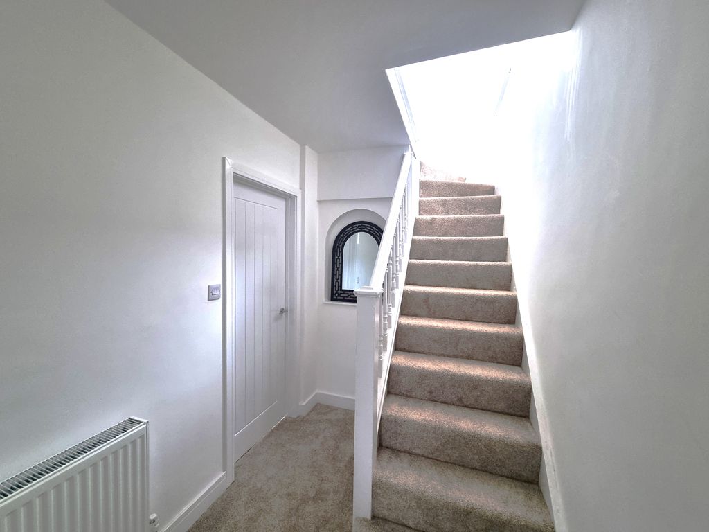 Property photo 3 of 16 Hallway