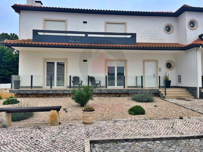 Property photo 2 of 32