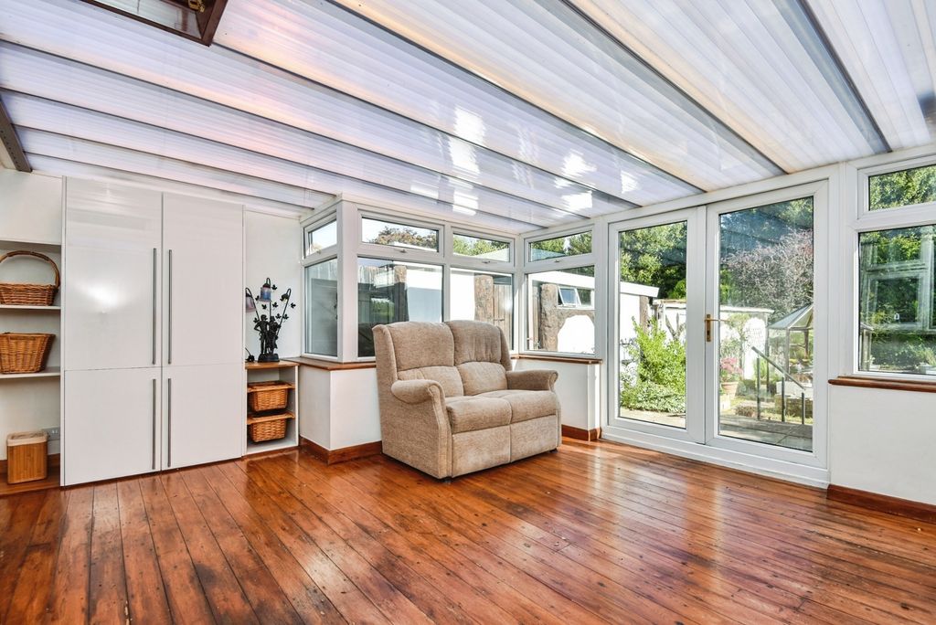 Property photo 3 of 17 Photo