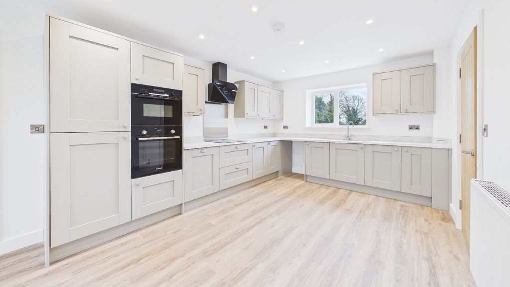 Property photo 3 of 27 4133396