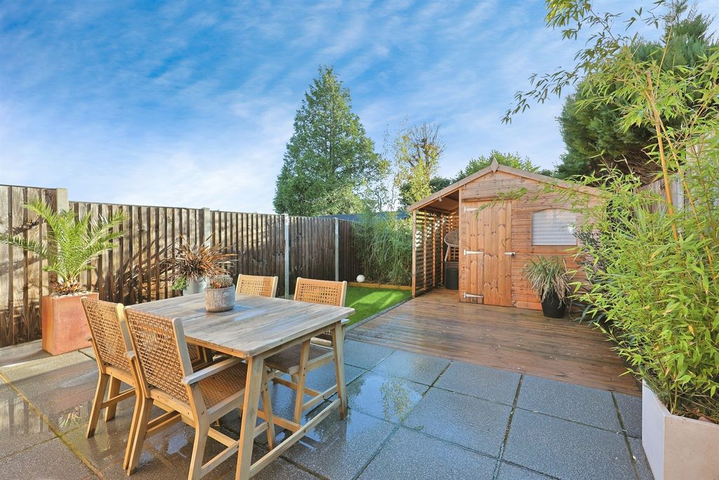 Property photo 2 of 20