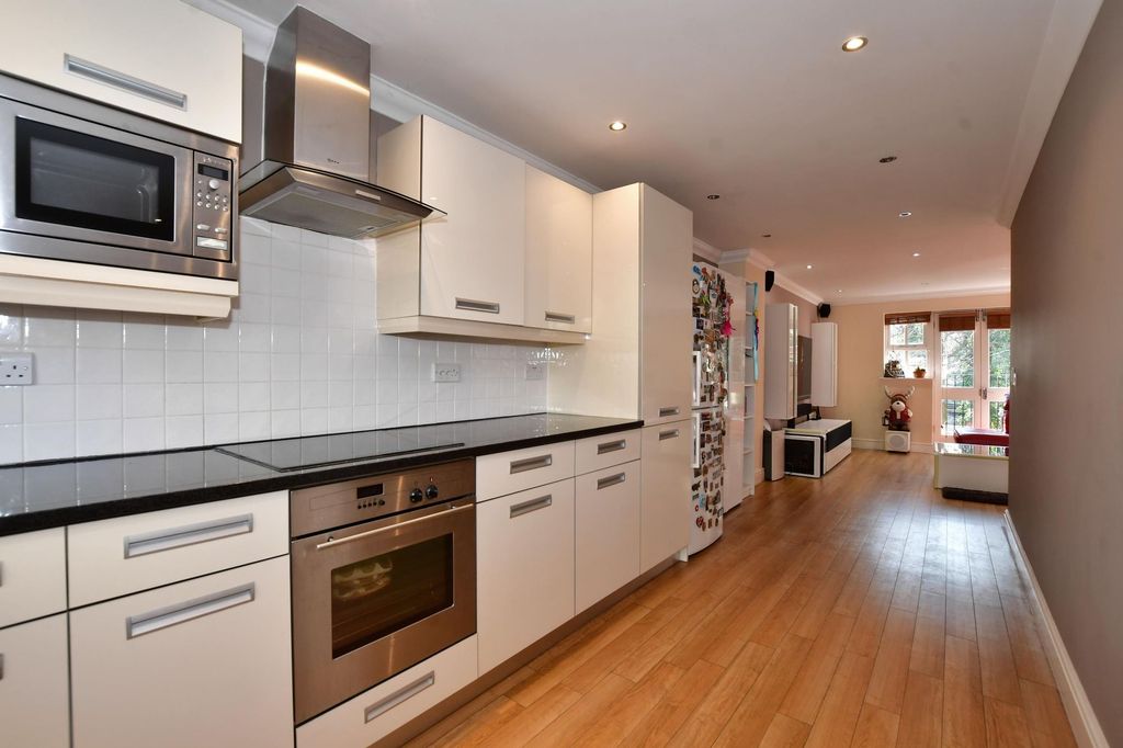 Property photo 3 of 23