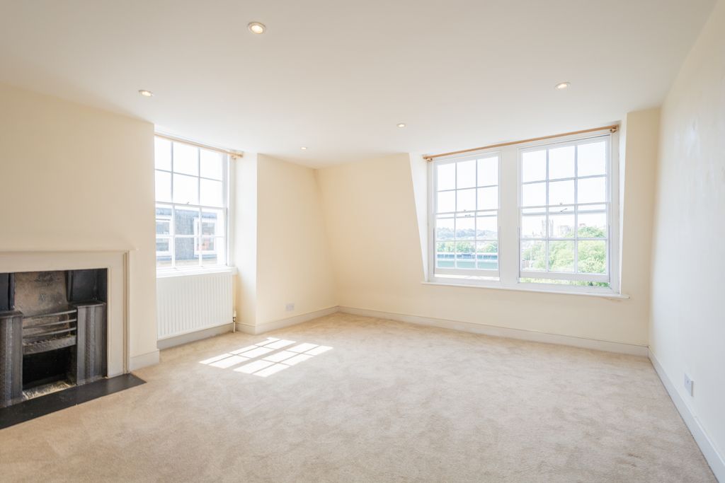 Property photo 2 of 16 12 Edward Street - Flat 4 (5 Of 16)