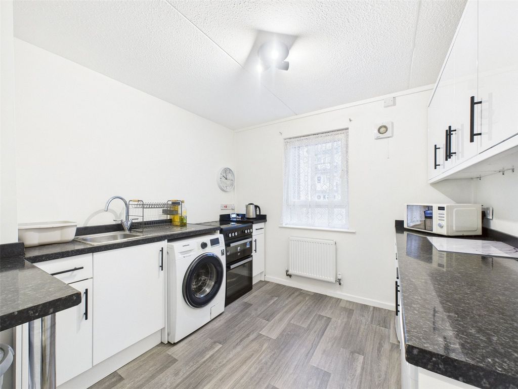 Property photo 3 of 9 Picture No. 06