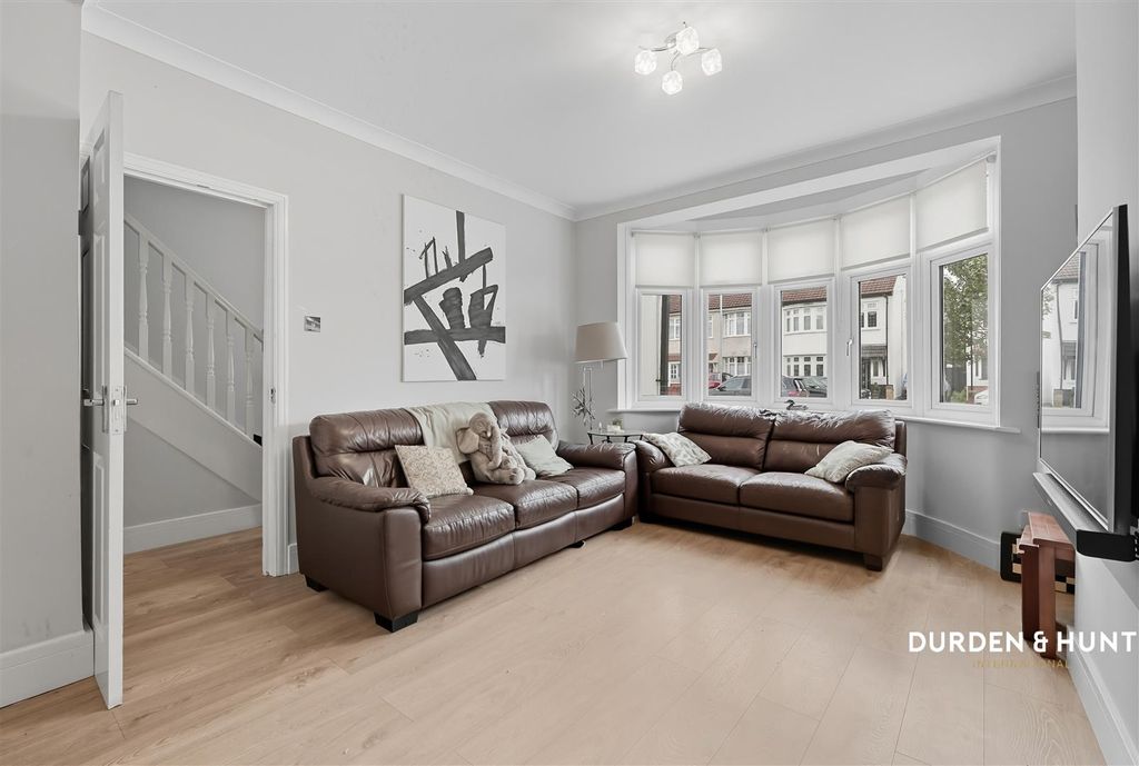 Property photo 3 of 18 Grenfell Avenue