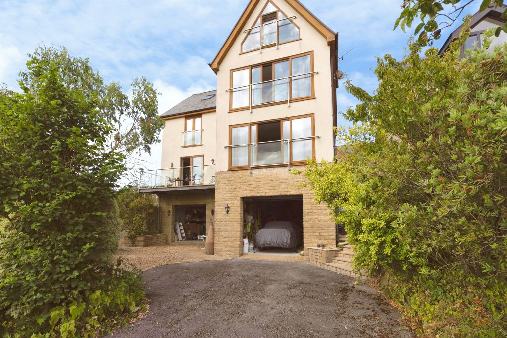 Property photo 3 of 32